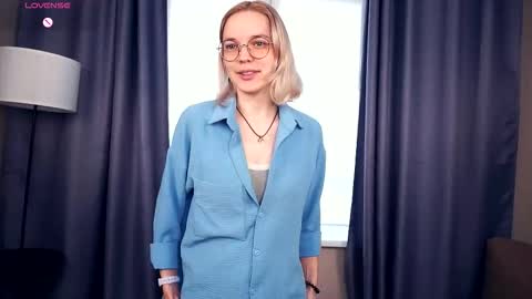 Charlie 18yo online show from 10-11-25, 05:28