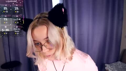 Charlie 18yo online show from 10-31-25, 05:19
