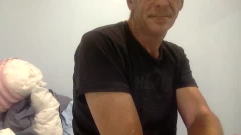 Snapshot of deanofflove221000 chatting on 12-20-25, 04:41 deanofflove221000 online show from 12-20-25, 04:41