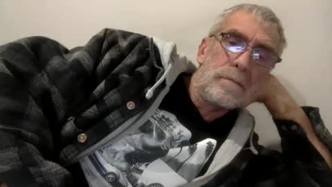 Snapshot of deanofflove221000 chatting on 04-23-26, 04:42 deanofflove221000 online show from 04-23-26, 04:42