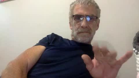 Snapshot of deanofflove221000 chatting on 05-10-26, 04:28 deanofflove221000 online show from 05-10-26, 04:28