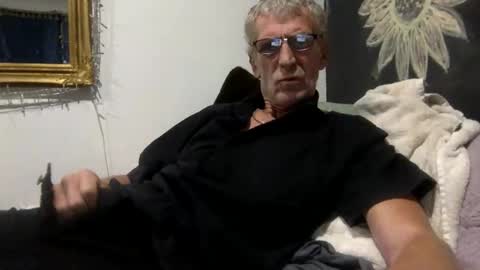 Snapshot of deanofflove221000 chatting on 05-27-26, 02:52 deanofflove221000 online show from 05-27-26, 02:52