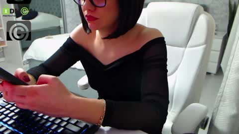 Elly online show from 01-22-25, 09:24