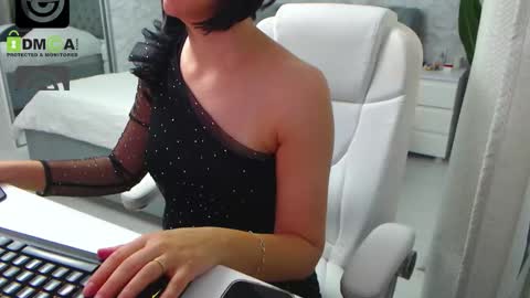 Elly online show from 10-07-25, 08:44