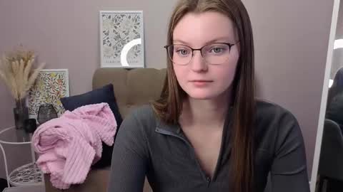 Snapshot of dear_jessica9 chatting on 10-17-25, 09:34 Jessica online show from 10-17-25, 09:34