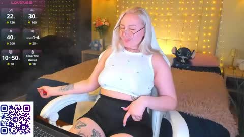 Debbie Mon Tue Fri Sun Sat GMT 3 1000am - 0400pm  online show from 05-10-26, 05:07