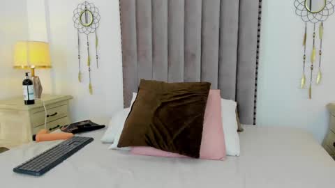 Debora online show from 03-06-25, 02:40