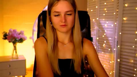 Debora online show from 11-16-25, 03:23