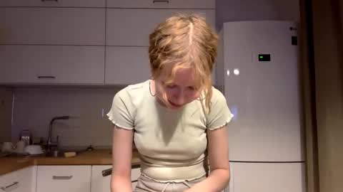 Hello My name is Sarah im new model here and little but shy. online show from 12-18-25, 02:45