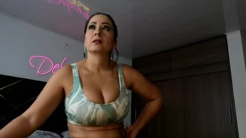 DeboraMom online show from 06-20-26, 04:10