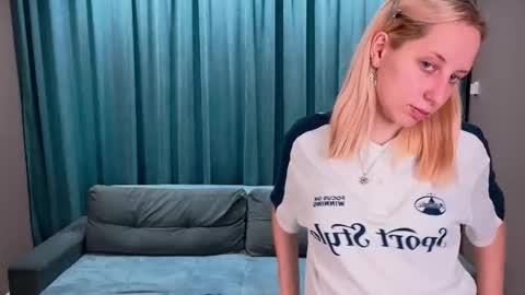 Snapshot of debrabanks chatting on 02-14-26, 09:06 Maria online show from 02-14-26, 09:06