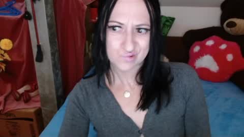 Snapshot of debramilf chatting on 01-19-25, 07:26 DebraMilf online show from 01-19-25, 07:26