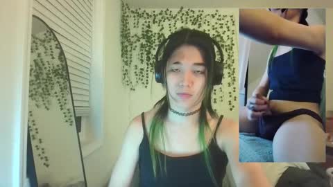 deciduousdoll online show from 10-19-25, 06:03