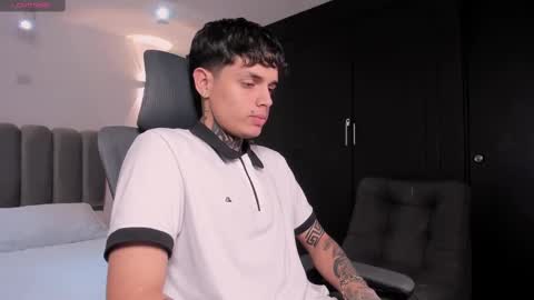 Snapshot of declan_fox chatting on 09-21-25, 04:03 declan_fox online show from 09-21-25, 04:03