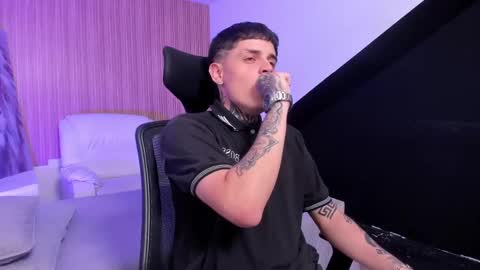 Snapshot of declan_fox chatting on 09-24-25, 03:32 declan_fox online show from 09-24-25, 03:32