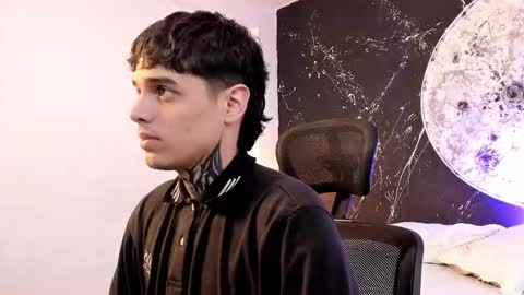 Snapshot of declan_fox chatting on 10-12-25, 12:15 declan_fox online show from 10-12-25, 12:15