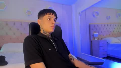 Snapshot of declan_fox chatting on 10-19-25, 04:35 declan_fox online show from 10-19-25, 04:35