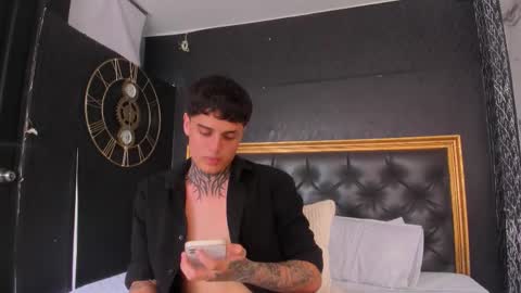 Snapshot of declan_fox chatting on 10-22-25, 04:51 declan_fox online show from 10-22-25, 04:51