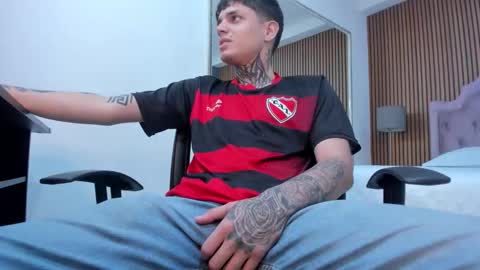 Snapshot of declan_fox chatting on 10-25-25, 04:42 declan_fox online show from 10-25-25, 04:42