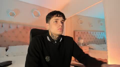 Snapshot of declan_fox chatting on 10-27-25, 04:05 declan_fox online show from 10-27-25, 04:05