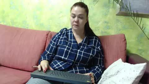 Snapshot of deea1805 chatting on 12-29-24, 02:42 deea1805 online show from 12-29-24, 02:42