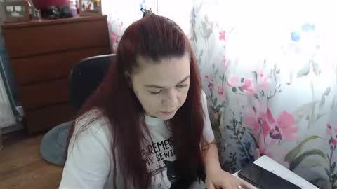 Snapshot of deea1805 chatting on 02-14-25, 11:31 deea1805 online show from 02-14-25, 11:31