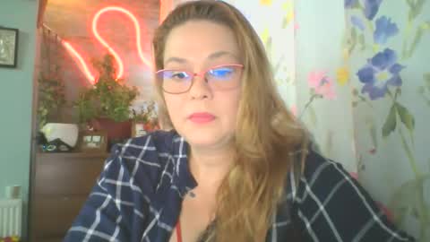 Snapshot of deea1805 chatting on 01-10-26, 01:57 deea1805 online show from 01-10-26, 01:57