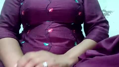 Snapshot of deepika_92 chatting on 03-05-25, 09:49 deepika_92 online show from 03-05-25, 09:49