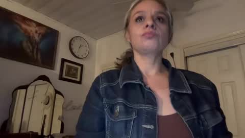 Tori online show from 05-10-26, 06:29