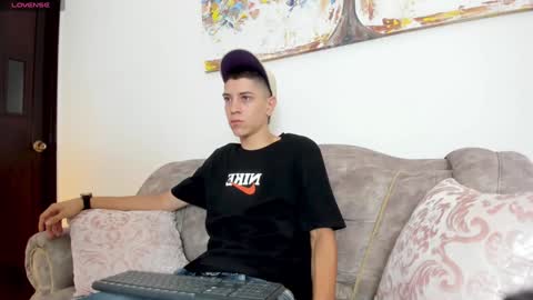 Snapshot of dei_v_48 chatting on 01-10-25, 07:32 DEIVY online show from 01-10-25, 07:32