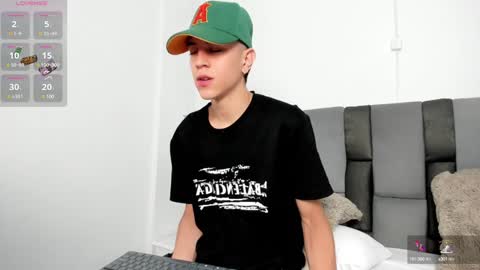 Snapshot of dei_v_48 chatting on 01-18-25, 07:37 DEIVY online show from 01-18-25, 07:37