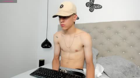 Snapshot of dei_v_48 chatting on 01-28-25, 07:42 DEIVY online show from 01-28-25, 07:42