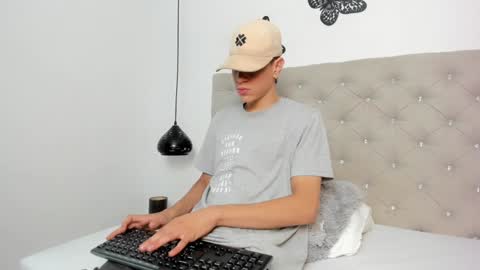 Snapshot of dei_v_48 chatting on 02-06-25, 07:51 DEIVY online show from 02-06-25, 07:51