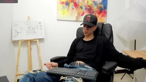 Snapshot of dei_v_48 chatting on 02-18-25, 11:52 DEIVY online show from 02-18-25, 11:52