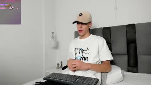 Snapshot of dei_v_48 chatting on 03-10-25, 08:45 DEIVY online show from 03-10-25, 08:45