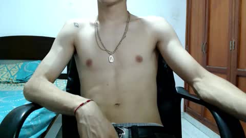 Snapshot of dei_v_48 chatting on 09-25-25, 07:01 DEIVY online show from 09-25-25, 07:01