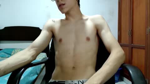 Snapshot of dei_v_48 chatting on 10-20-25, 08:09 DEIVY online show from 10-20-25, 08:09