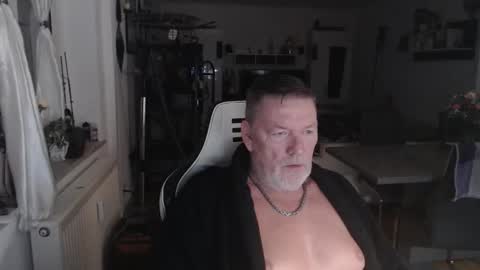 deinprinz2312 online show from 09-29-25, 04:06