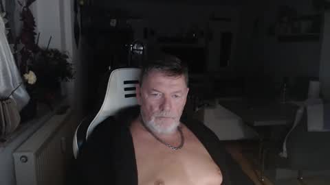 deinprinz2312 online show from 10-11-25, 03:39