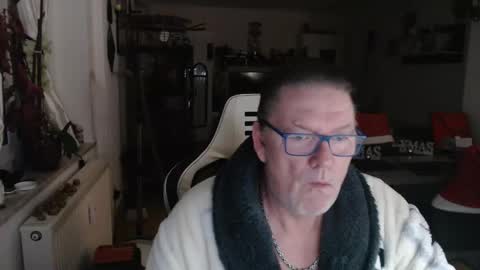 deinprinz2312 online show from 12-15-25, 04:28