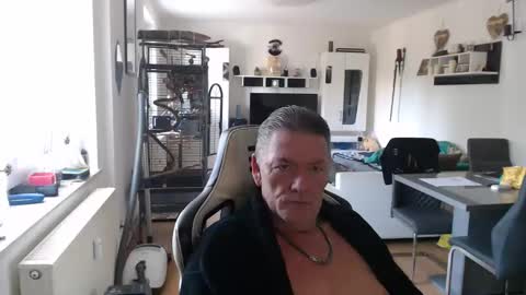Snapshot of deinprinz2312 chatting on 06-08-26, 04:35 deinprinz2312 online show from 06-08-26, 04:35
