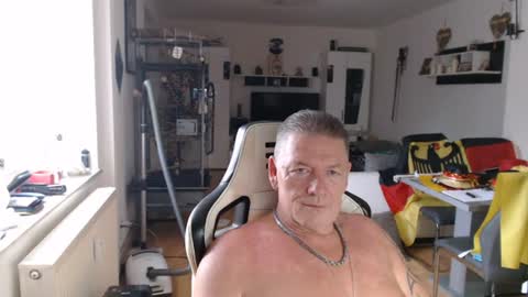 Snapshot of deinprinz2312 chatting on 06-14-26, 03:52 deinprinz2312 online show from 06-14-26, 03:52