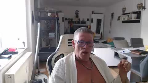 Snapshot of deinprinz2312 chatting on 06-18-26, 06:13 deinprinz2312 online show from 06-18-26, 06:13