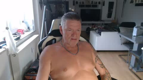 Snapshot of deinprinz2312 chatting on 07-04-26, 04:18 deinprinz2312 online show from 07-04-26, 04:18