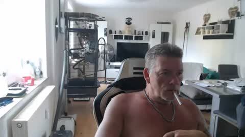 Snapshot of deinprinz2312 chatting on 07-12-26, 10:39 deinprinz2312 online show from 07-12-26, 10:39