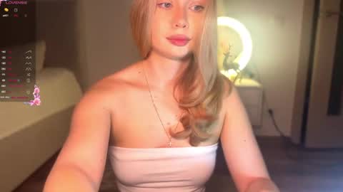 Snapshot of delanona chatting on 04-27-26, 09:35 Dia online show from 04-27-26, 09:35