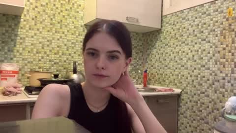 Kiki online show from 04-15-26, 07:58