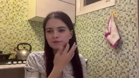 Kiki online show from 04-18-26, 07:07