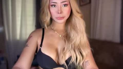 Snapshot of deliciousfaye chatting on 04-05-26, 06:21 Hello your loving faye 3 online show from 04-05-26, 06:21