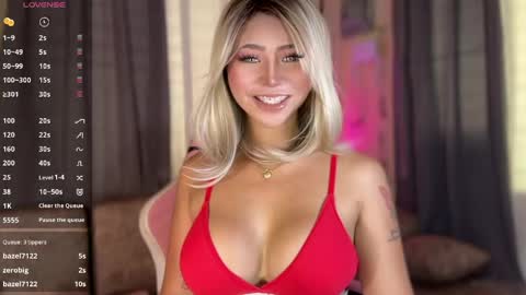 Snapshot of deliciousfaye chatting on 04-25-26, 05:54 Hello your loving faye 3 online show from 04-25-26, 05:54
